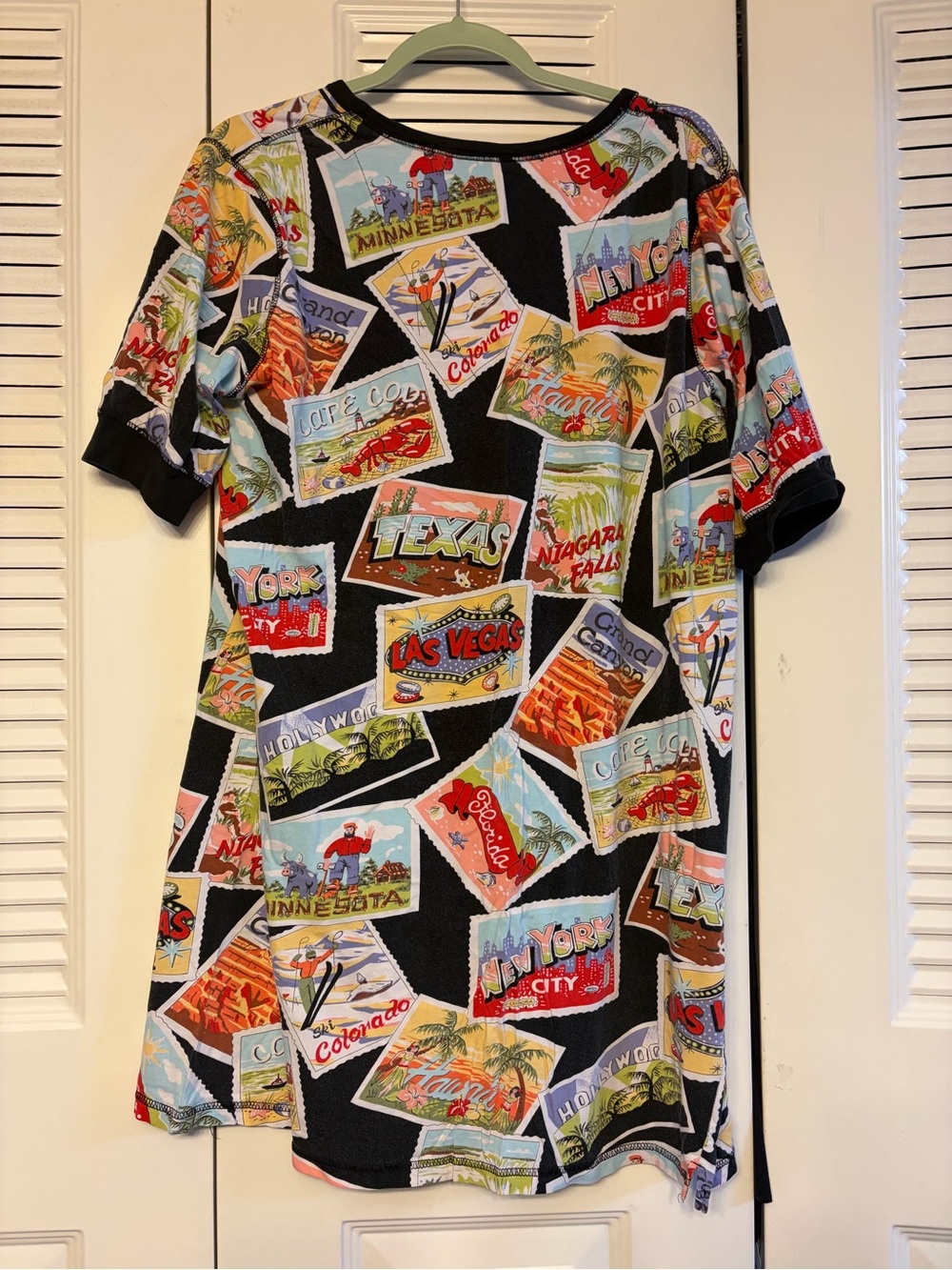 Nick & Nora Black Postcard Patch V-Neck Tunic - Picture 2 of 2
